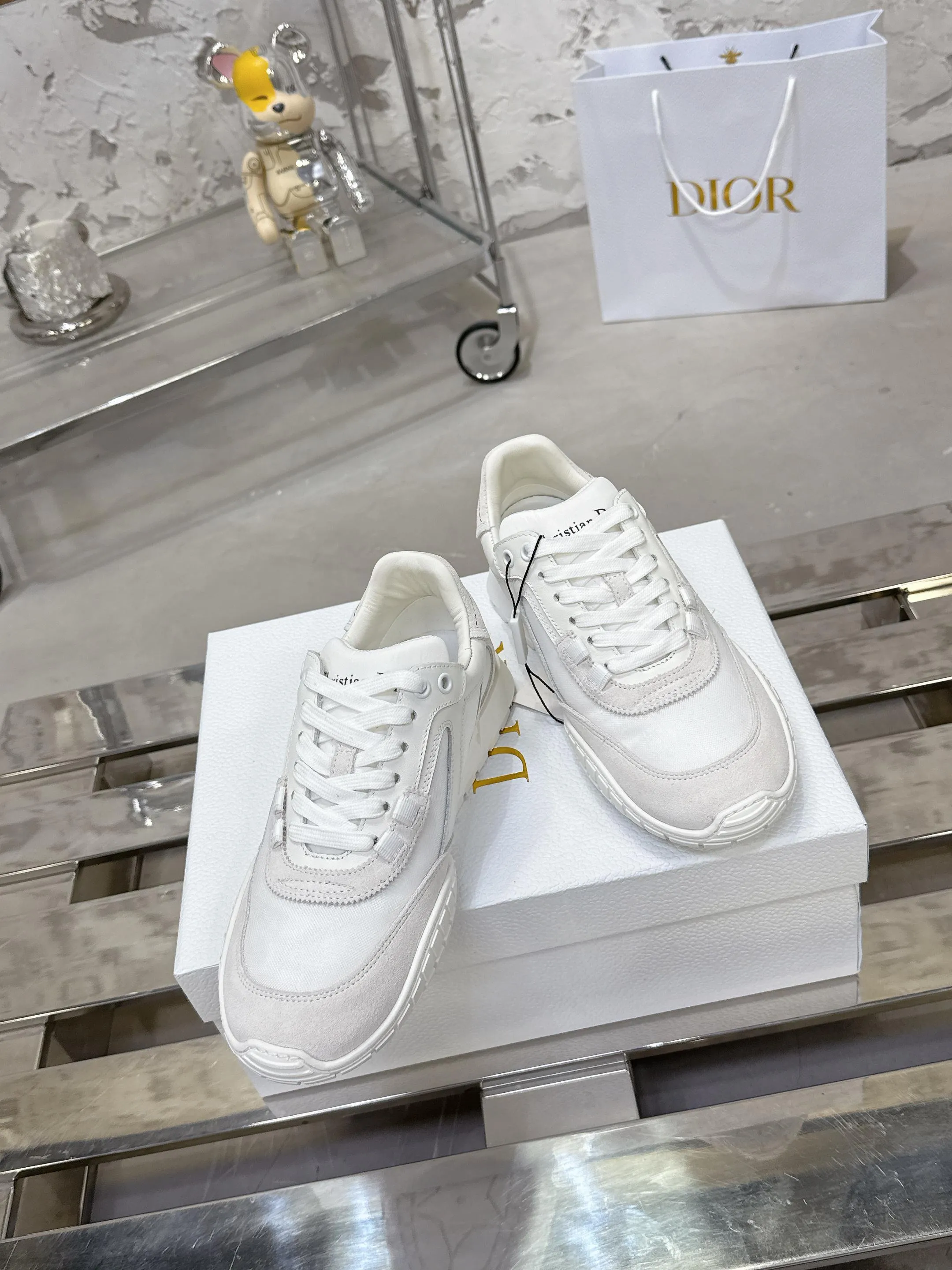 Factory price 640💰 Top version! ! ! Dior Tech sneakers Dior Tech is newly launched, with exquisite color matching and autumn and winter atmosphere. This Dior Tech sneaker is a new product in the 2026 early spring ready-to-wear series. It is equipped with fashionable details and highlights the retro aesthetics. Made of calfskin and suede calfskin upper with transparent mesh side panels and ChristianDior Paris signature on the heel and tongue. A textured, tonal Dior signature sole adds couture style. Upper material: Textile, cowhide split leather, cowhide leather with Christian Dior Paris logo on the heel and tongue Textured Dior logo rubber sole embellished with Christian Dior's lucky star symbol! Size 35-46 (40 for women, 41 for men, 38.45.46, custom made and non-refundable)